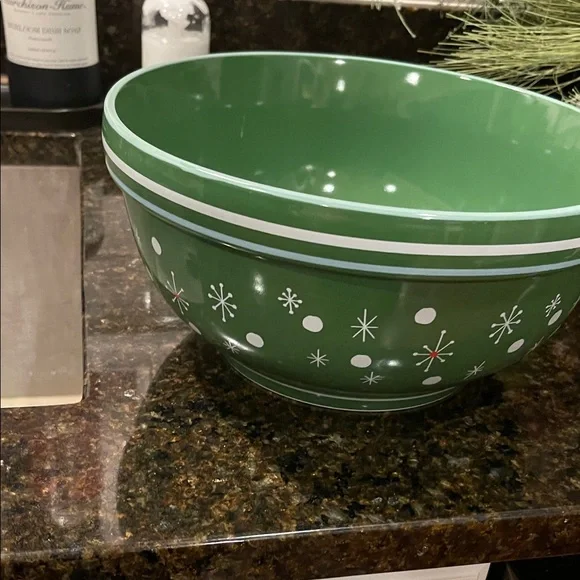 Creative Co-op Little Studio Holiday Serving/Mixing Bowl - Picture 6 of 10